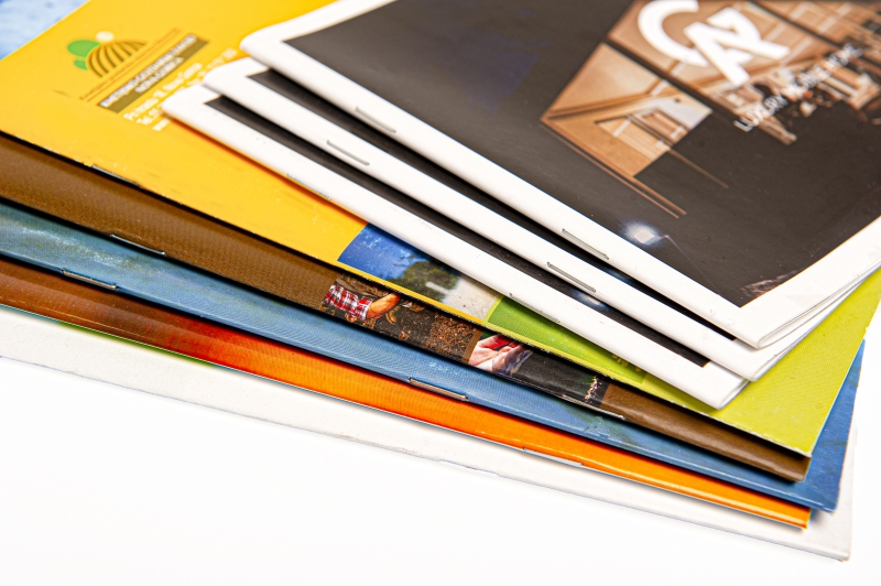 Katalogi, revije - speto z žico - copigraf.si